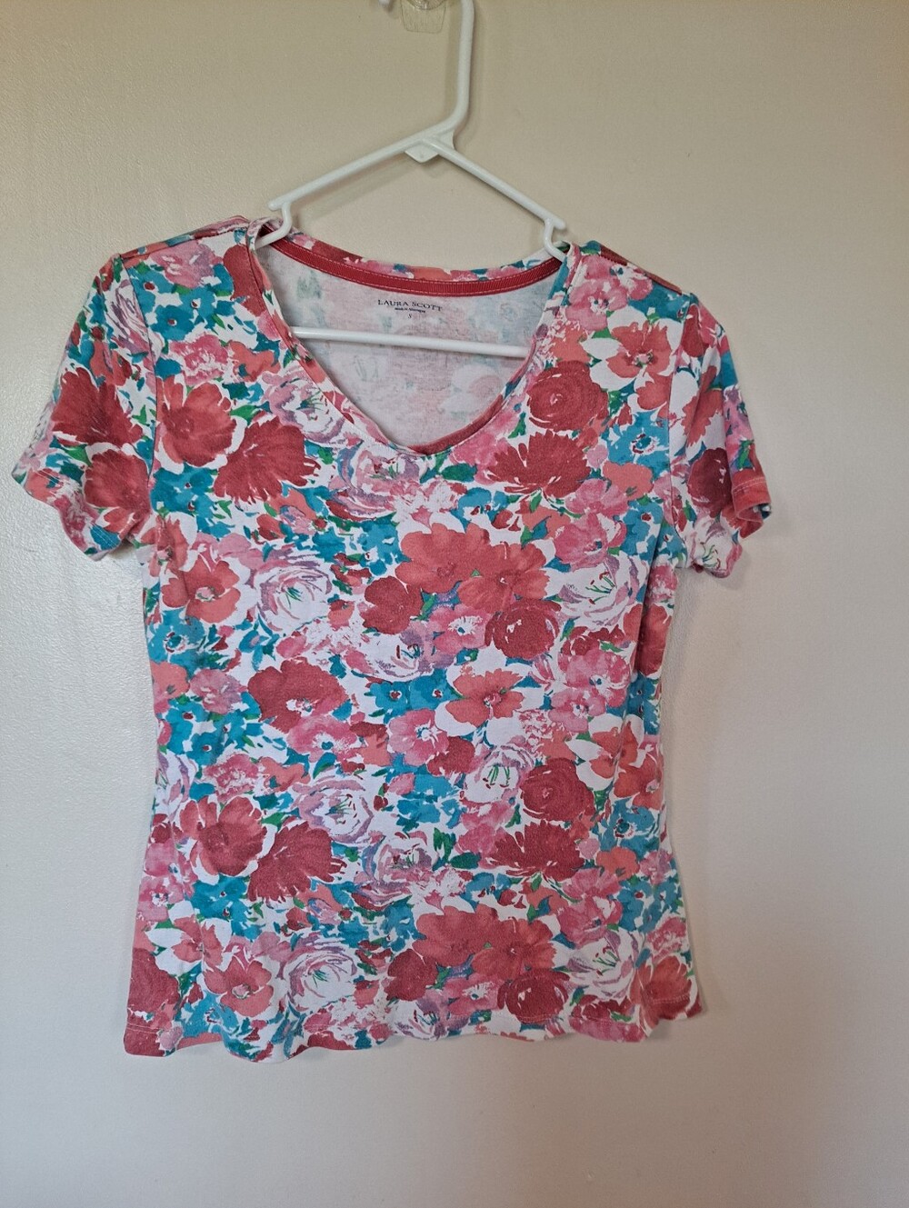 Laura Scott Coral Pink & Teal Floral V-Neck Tee